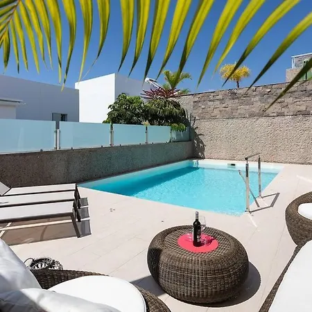 Aby- Piscina Climatizada Tatil Evi Costa Adeje